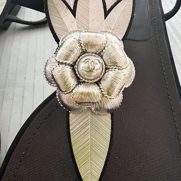 Chanel Limited Edition metallic thread flower pearl thong sandals size 38 - Picture 6 of 9